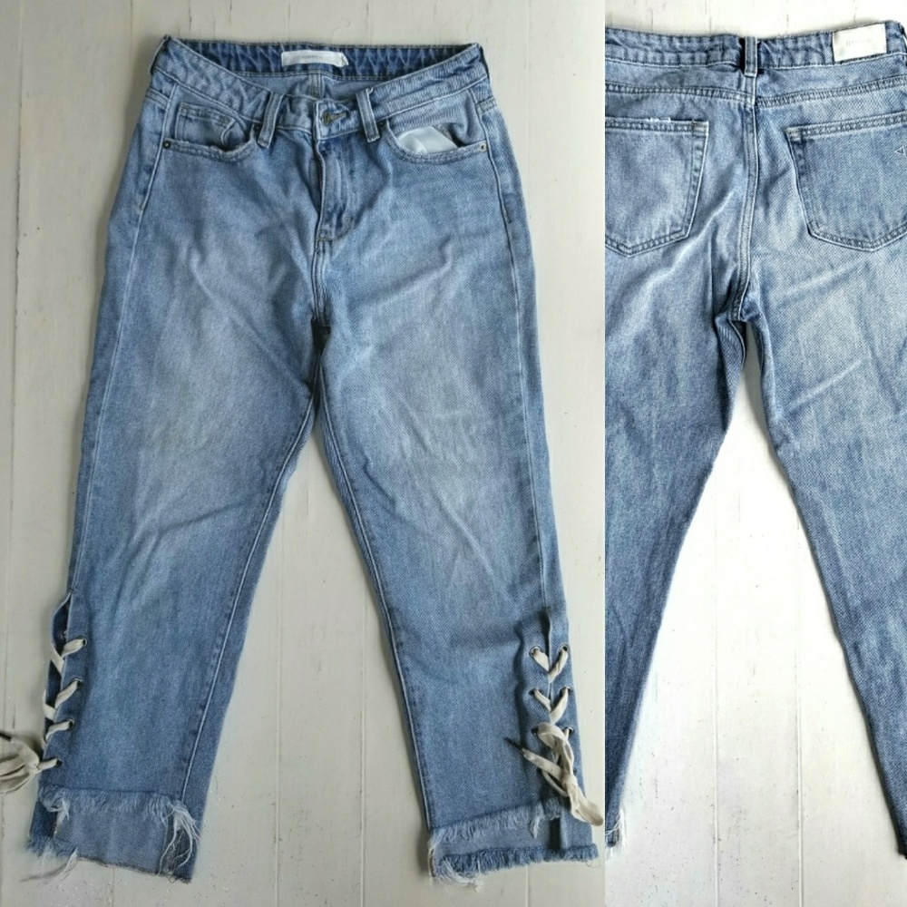 Hidden Jeans Light Distressed Uneven Tied Hem 27